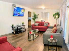 *King bed/3bds house Near Naval Base & 6Flags*，位于沃基根的酒店