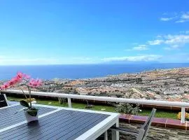 LUXURY PENTHOUSE, Best Sunset, Heated Pool, Fast WiFi