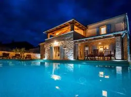 Villa Tomani by Villas Holiday