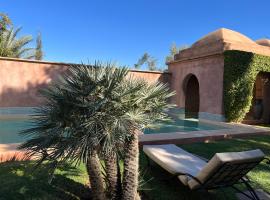 Villa #1 ‘Rosalie’，位于马拉喀什的带停车场的酒店