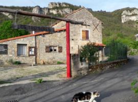 Les TREMIERES，位于Saint-Paul-des-Fonts的酒店