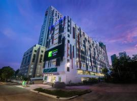 Holiday Inn Express & Suites Johor Bahru, an IHG Hotel，位于新山的酒店