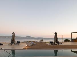 An intimate Villa Resort- Right on the beach, by ThinkVilla，位于Petres的度假村