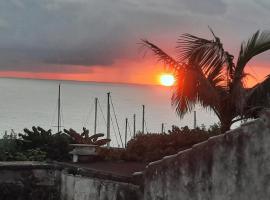 Sunrise House- 4 bedroom house with amazing sunrise over the sea 8 guests，位于坎普自由鎮的酒店