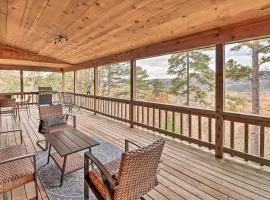 Piney Bluff Retreat with Mountain Views!，位于芒廷维尤的酒店