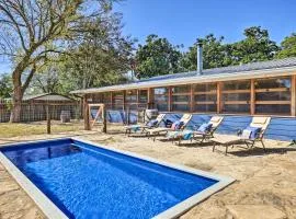 Howdy Haus Pool and Hot Tub and Outdoor Space