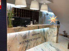 Hotel Atlántico Centro，位于圣克鲁斯-德特内里费的酒店