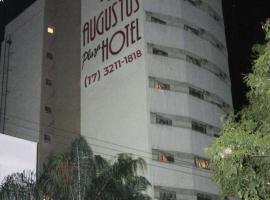 Augustus Plaza Hotel，位于普雷图河畔圣若泽普雷图河畔圣若泽机场 - SJP附近的酒店