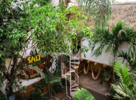 La Redonda Surf Hostel Sayulita，位于萨尤利塔的自助式住宿