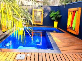 Bangalô das Lagartixas ,casa stúdio com piscina aquecida privativa a 20 minutos do Centro de Curitiba，位于哥伦布的度假屋