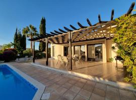 Villa Phoenix in Secret Valley，位于帕福斯的酒店