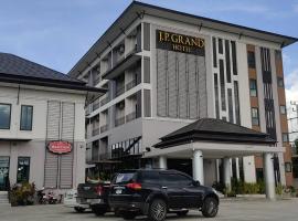 J.P.GRAND HOTEL，位于达叻府的酒店