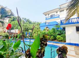 Amazing Hilltop 4 BHK Villa with Private Pool near Candolim，位于坎多林的酒店