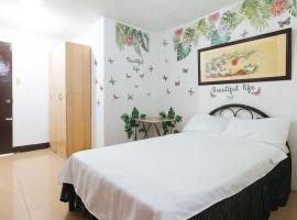 Cristian Jay Dormitory by RedDoorz，位于达斯马里尼亚斯的酒店
