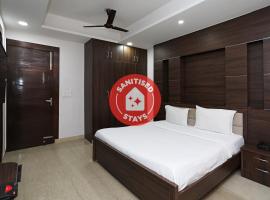 SPOT ON 72775 Padma Lodge，位于Miraj的酒店