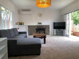 Comfortable Holiday Home at Mt Wellington，位于奥克兰威灵顿山战争纪念保护区附近的酒店