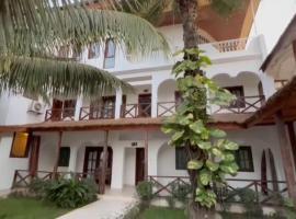 OMAKAN Hotel，位于Sukuta的酒店