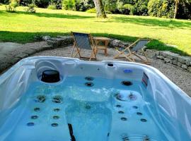 Gîte dans une ambiance végétale avec Spa privatif，位于Jazennes的酒店