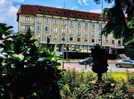 HOTEL MUNTENIA，位于坎皮纳的酒店