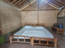 Baleku Bamboo Retreat，位于Rejamulya的酒店