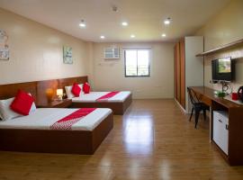 Super OYO 832 The Teepee Place Hostel & Residence Inn，位于宿务的带停车场的酒店