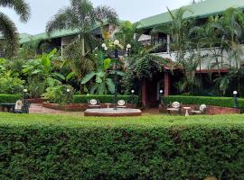Chira Meadows Ecoresort & Wellness Spa, Dapoli，位于达博利的酒店