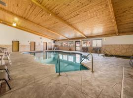 Econo Lodge Rice Lake，位于Rice Lake的木屋