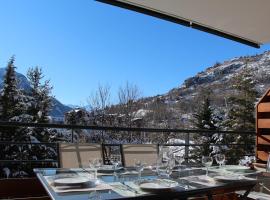 L'orée des pistes Serre Chevalier Briançon，位于布里昂松塞尔舍瓦利埃布里昂松滑雪学校附近的酒店