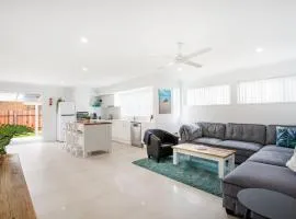 Sandy Feet Retreat I Pet Friendly I 1 Min Walk to Beach