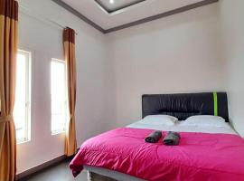 Homestay Tiga Putri Kerinci Jambi Syariah，位于Kayu Aro的酒店