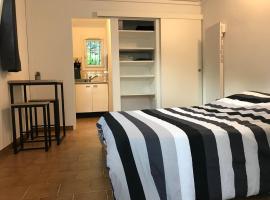 Appartement Rez de villa - Porte des Calanques，位于La Redonne的酒店