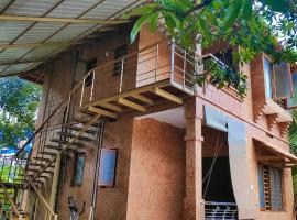 CHINCHOOS HOMESTAY，位于Kānnangād的酒店
