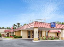 Baymont by Wyndham Queensbury/Lake George，位于昆斯伯里的酒店