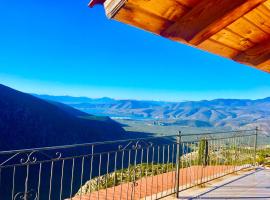 delphi aiolos center hotel panoramic view&yoga harmony hotel&rooms，位于特尔斐的酒店