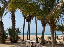 Villa Nº 25 Alfredo Marchetti Suites on the Beach,Praia de Chaves BV，位于Cabeçadas的酒店