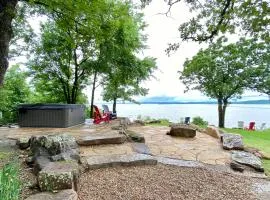 Blufftop Cabin Retreat Hot Tub and Fall Views!