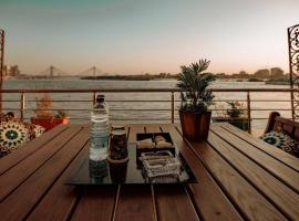 Nile Transport Hotel，位于开罗的酒店