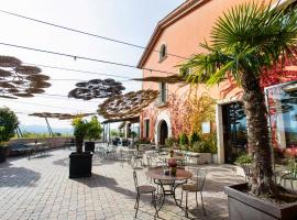 屈加特餐厅与活动酒店，位于圣库加特德尔瓦勒斯的酒店