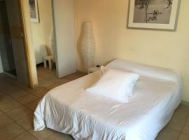 Logis hôtel le Clos saint Loup，位于Bram的酒店