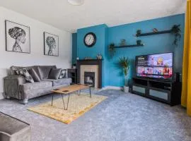 Rookwood house - spacious home with free parking - Short Stay Leeds