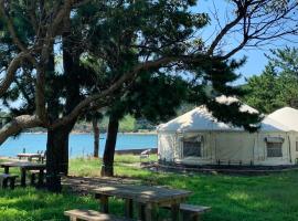 直島町ふるさと海の家 つつじ荘 Seaside Stay Tsutsuji-so，位于直岛町的酒店