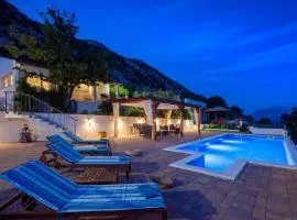 Amazing Home In Zvecanjegata