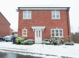 Lysander House - Modern, 4-Bed House, near Alton Towers