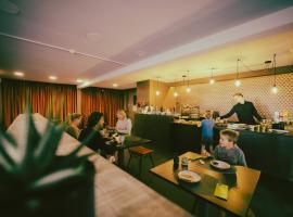 Travel Hotel Kruisem，位于克鲁斯豪坦的酒店