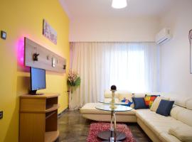 Mary's Apt 2bedrooms in Allou Fun Park West Athens by MK，位于比雷埃夫斯的酒店