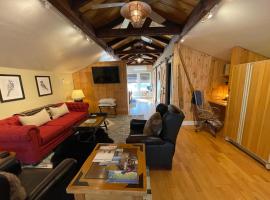 Yosemite Basecamp，位于格罗夫兰的酒店