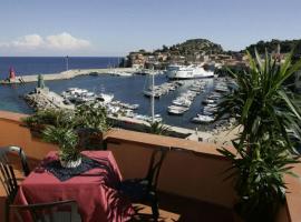 Hotel Demo's，位于吉廖港的酒店