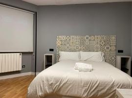 Belmonte Rooms - check in Hotel a 650 metros，位于希洪的酒店