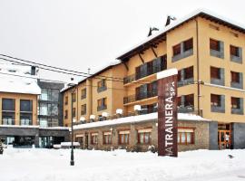 特拉依尼拉公寓酒店，位于埃斯特里-德阿内乌的带热水浴缸的酒店