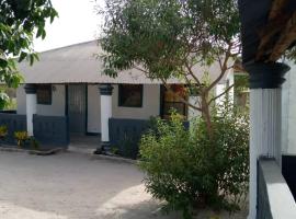 Nyamina Garden Eco lodge，位于Gunjur的酒店
